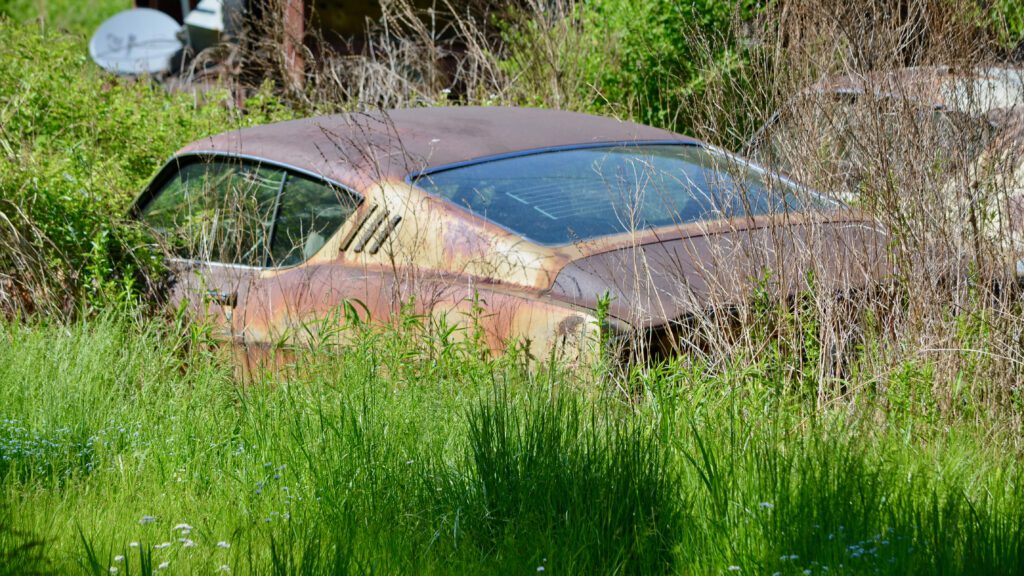 Rusty cars along the Highlands Trail