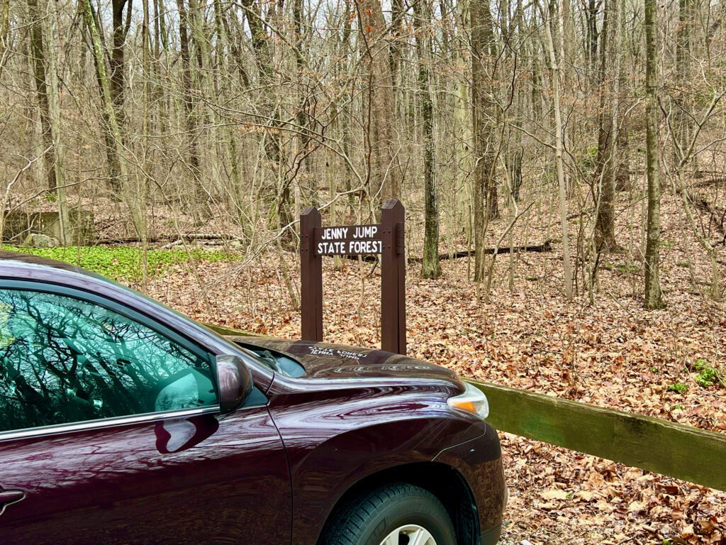 Jenny Jump State Forest Parking at the north end of Mountain Lake.